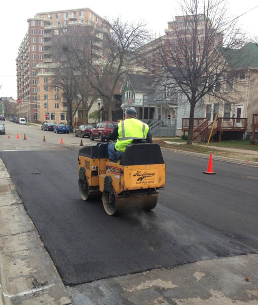 The Difference Between Asphalt Sealing and Paving